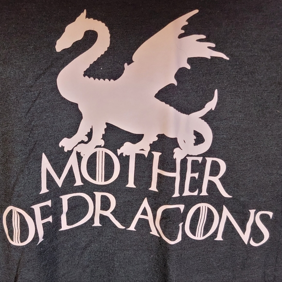 Mother is Dragons XL Game of Thrones styled t-shirt Women's runs small. - Picture 4 of 5